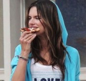Alessandra Ambrosio VS photoshoot candids in Venice Beach 08 560x8401 175x165 Alessandra Ambrosio Secret To A Perfect Bikini Body PIZZA?