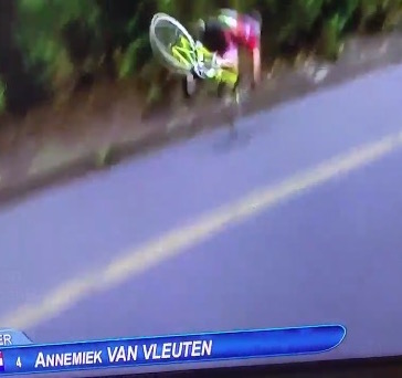Annemiek van Vleuten condition after crash video