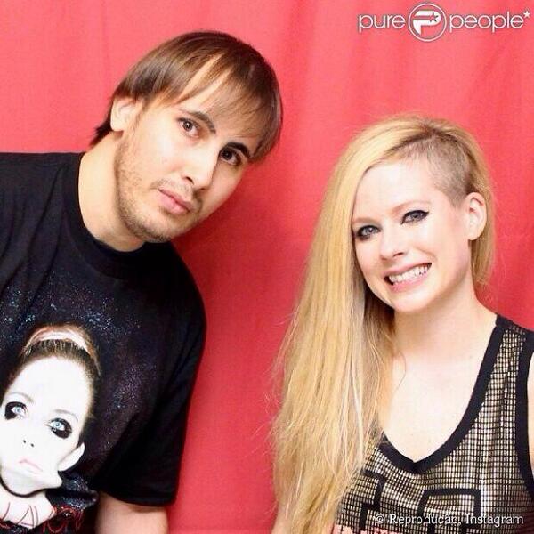 Avril-Lavigne-400-Meet-And-Greet-3.jpg