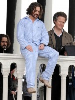 JOHNNY DEPP 03 150x200 Johnny Depp in Cute Man Pajamas!