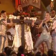 Katy Perry Uses Castle Programming at 2012 Kids Choice Awards Katy Perry guilotine 190x190 Katy Perry Uses Castle Programming at 2012 Kids Choice Awards