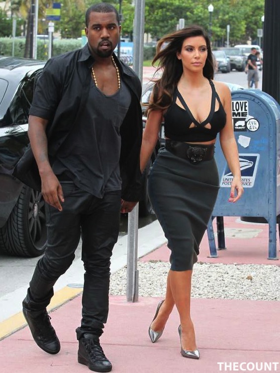 Kim Kardashian Hot skirt Candids in Miami 01 560x840 Kim K Caught Checking Out Her MASSIVE ASSETS