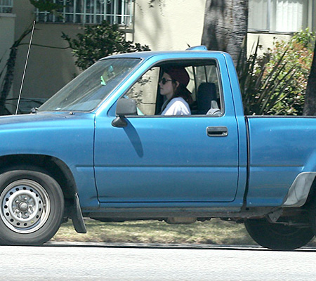 Robert Pattinson MOVES OUT Kristen Stewart House Kristen Stewart In Old Pick Up In Los Angeles LB Robert Pattinson MOVES OUT Kristen Stewart House