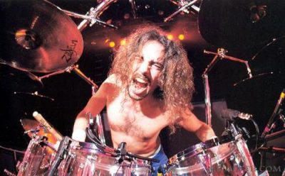 Nick Menza megadeth die 400x248 Longtime Megadeth Drummer Nick Menza DIES On Stage At 51