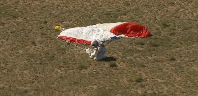 Screen Shot 2012 10 14 at 11.17.31 AM Dude JUMPS From SPACE Lands On Feet