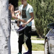 SUSPECT!! Demonic Justin Bieber Attacks Selena Gomez Others In Street! (UPDATED! 19 Photos) Selena Gomez and Justin Bieber Paparazzi accident 10 560x770 190x190 SUSPECT!! Demonic Justin Bieber Attacks Selena Gomez Others In Street! (UPDATED! 19 Photos)
