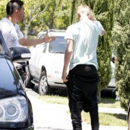 SUSPECT!! Demonic Justin Bieber Attacks Selena Gomez Others In Street! (UPDATED! 19 Photos) Selena Gomez and Justin Bieber fight 17 190x190 SUSPECT!! Demonic Justin Bieber Attacks Selena Gomez Others In Street! (UPDATED! 19 Photos)