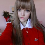 a real life teen barbie 640 high 05 190x190 Girl 16 Lives Life As Human Doll