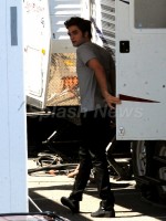 gallery main robert pattinson eclipse twilight edward cullen spl121856 002 150x200 Robert Pattinson On The Set of Twilight Eclipse