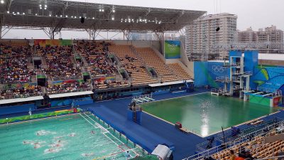 olympics pools turn green algae