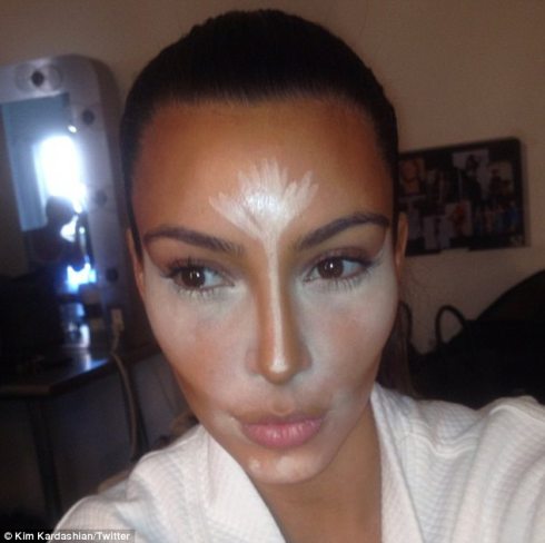 tanarexic kim kardashian Kim Kardashian Tweets Major Tan a rexic Cleavage Photo    