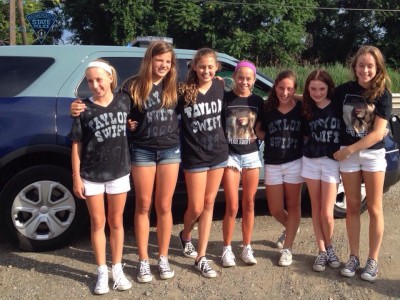 troopers Give Taylor Swift Fans Escort After Limo Breaks Down