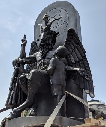 Arkansas protesters replace State Capitol Ten Commandments monument ...