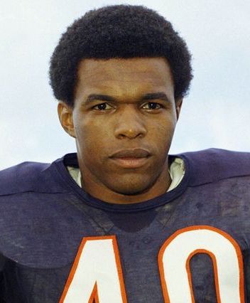 Gale Sayers, Chicago Bears Legend and Subject of 'Brian's Song,' Dies at 77  - TheWrap