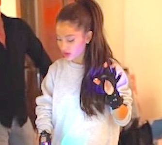VIDEO: Ariana Grande Tests Amazing New Instrument Mimu Gloves ...