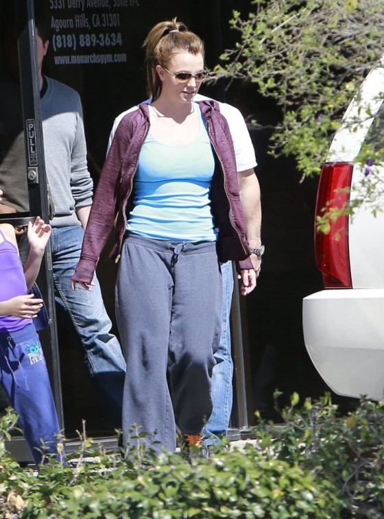 Britney-Spears---Shopping-Candids--08-560x757
