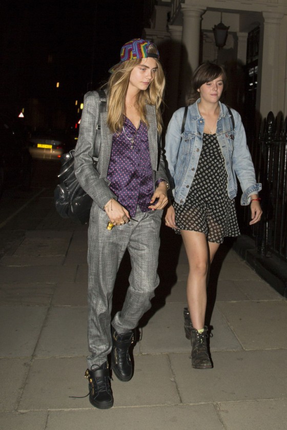 Cara-Delevingne---Seen-out-in-London--04-560x840