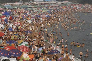 China beach hot 300x199 News of the Weird: People in China Catching a Break from the Heat