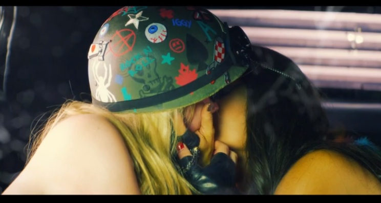 Danica McKellar kiss Avril Lavigne1