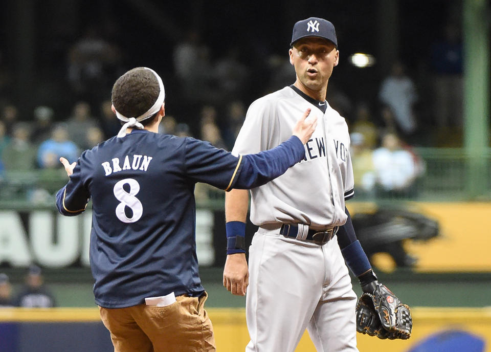 Derek Jeter fan hug