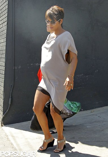 Halle-Berry-Shows-Off-Her-Baby-Bump-Lunch-LA