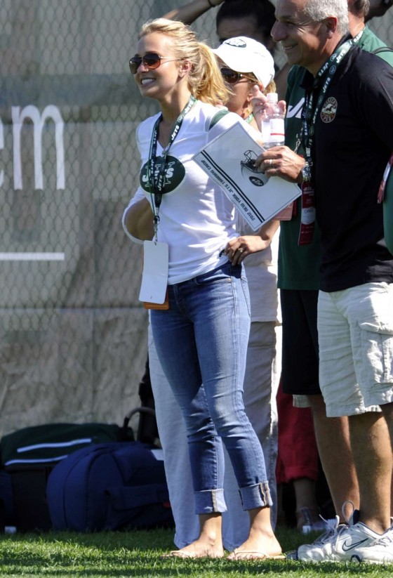  Hayden Panettiere Looking Sexy At New York Jets Workout