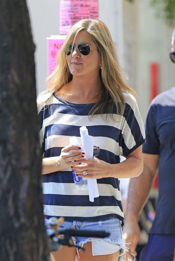 Jennifer-Aniston---Squirrels-to-the-Nuts-set-in-NYC--11-560x835
