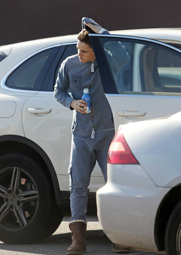 Jesse McCartney Steps Out In Uggs And A Onesie 2
