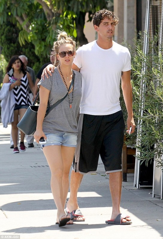 Kaley Cuoco Already Has A NEW FAMOUS BOYFRIEND!!