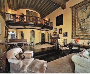Katy-Perry-is-selling-the-mansion-she-bought-with-Russell-Brand-for-69-million (3)