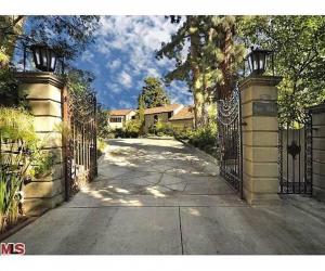 Katy-Perry-is-selling-the-mansion-she-bought-with-Russell-Brand-for-69-million