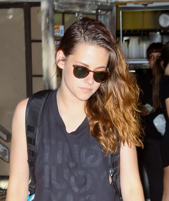 Kristen-Stewart-at-Theres-No-Place-Like-Home-restaurant--13-560x667