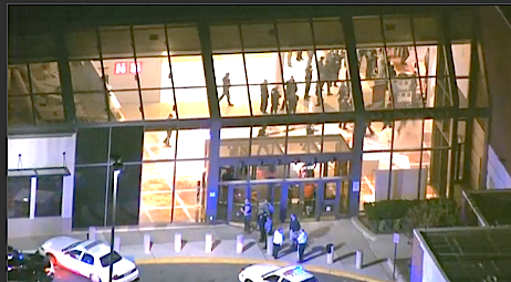 LIVE VIDEO- Reports of shots fired at a mall, Paramus, New Jersey 3