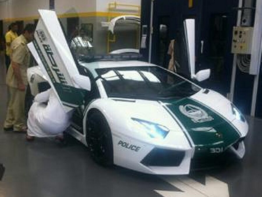 Lamborghini-Aventador-Dubai-Police-car