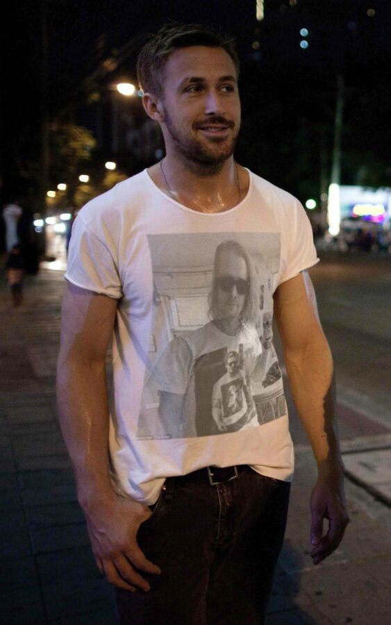 Macaulay Culkin wearing a t-shirt of Ryan Gosling