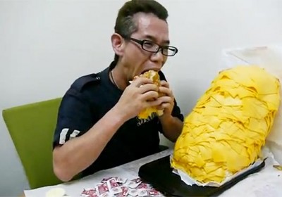 Man Attempts To Eat Burger With 1000 Pieces Of American Cheese