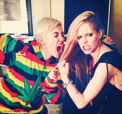 Miley Cyrus Vs Avril Lavigne – Battle Of World’s Worst Haircut