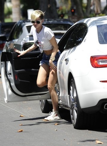 Miley CyrusGTA Maserati Quattroporte