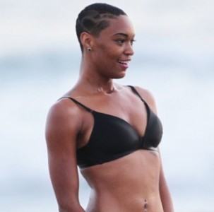 Laurence Fishburne daughter on the beach - TheCount.com
