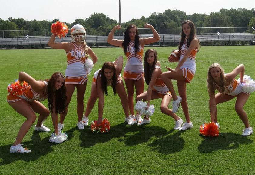 Oneida Tennessee high school cheerleaders pray before game 4