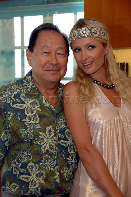 PHiltonBlackPearl081509 10 Paris Hilton Drops $130,000 on Black Pearls in Tahiti