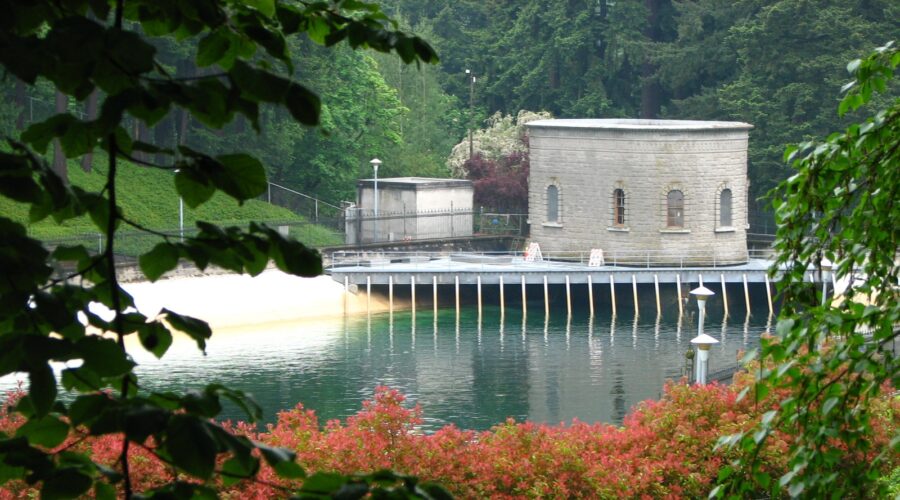 Reservoir_3_and_gatehouse_-_Washington_Park_Portland_Oregon