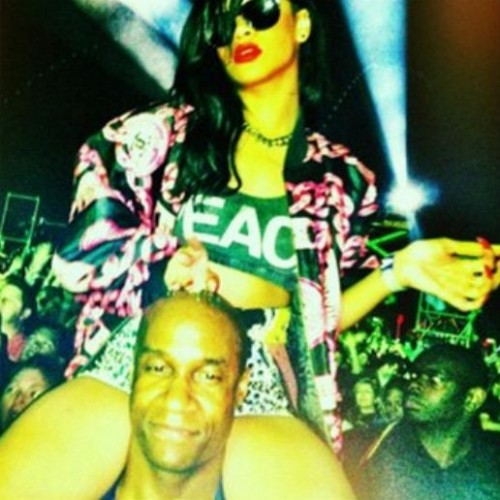 Rihanna drugs head 500x500 Photos: Rihanna Stoned Out of Her Mind feat. Snoop and Katy Perry