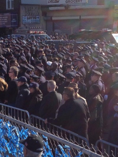 THOUSANDS Of NYPD TURN BACKS On De Blasio At Funeral 2