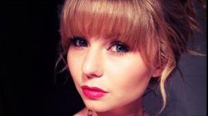 Taylor-Swift-lookalike-gets-a-broken-jaw-from-a-jealous-girl