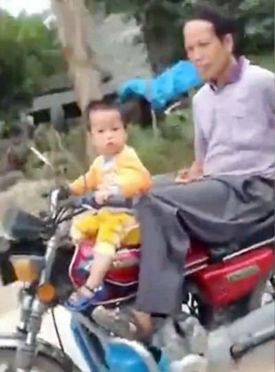 Man Lets 2-Y/O Granddaughter Ride Motorbike