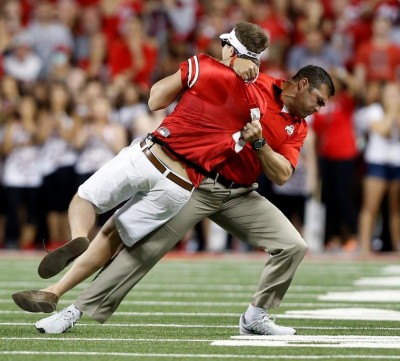 anthony-schlegel-tackles-man-on-field