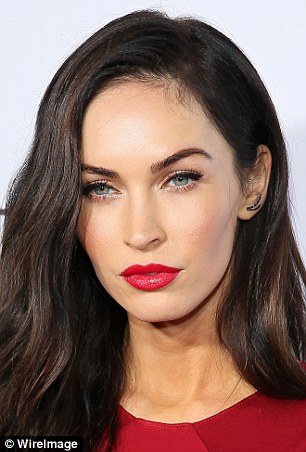 claudia alende megan fox lookalike 2 – TheCount.com