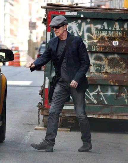 david-bowie-hails-cab-in-nyc-020812