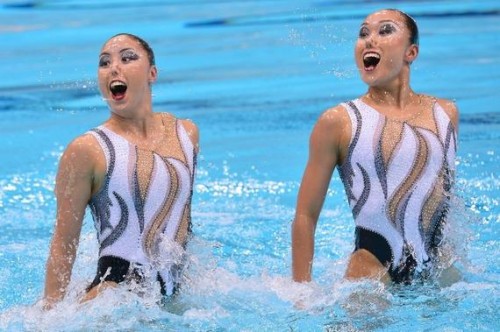 REMEMBERING THE OLYMPICS: Hilarious Synchronized Swimmers Freeze Frame